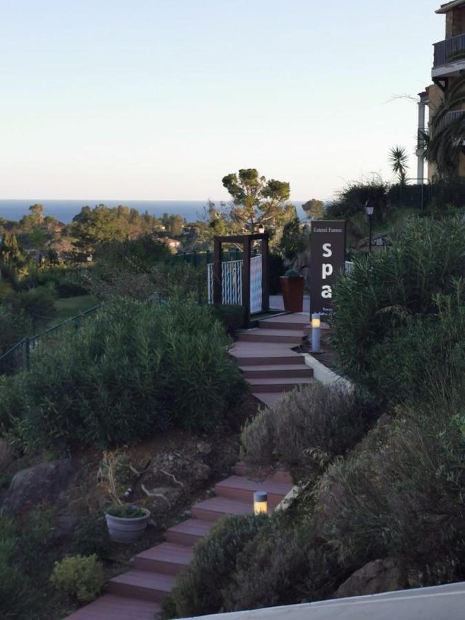 Saint Raphael, Cap Esterel Le Hameau. Vue Mer Екстериор снимка