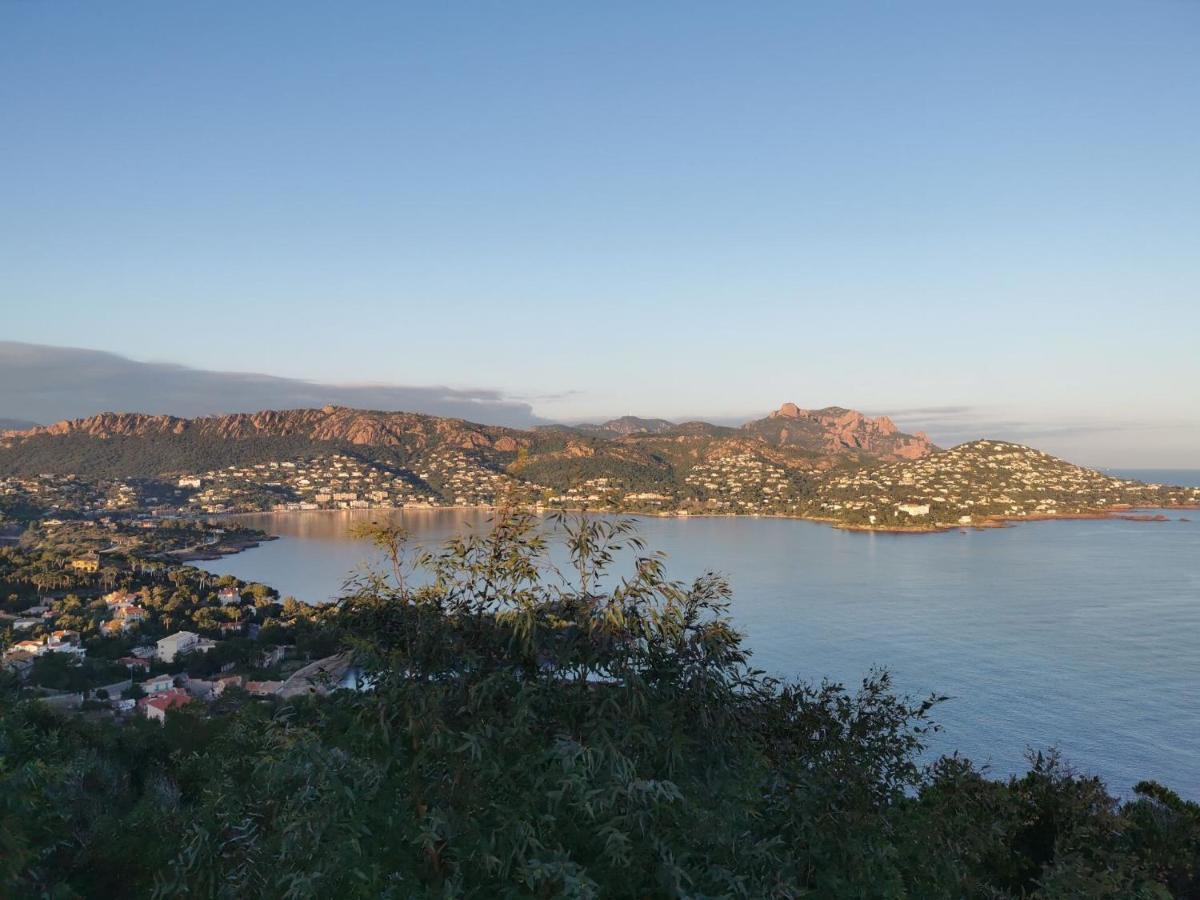 Saint Raphael, Cap Esterel Le Hameau. Vue Mer Екстериор снимка
